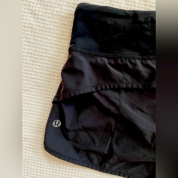 Lululemon Speed Up Low-Rise Lined Short 2.5" Size 4 Athletic Running Shorts - Picture 2 of 9